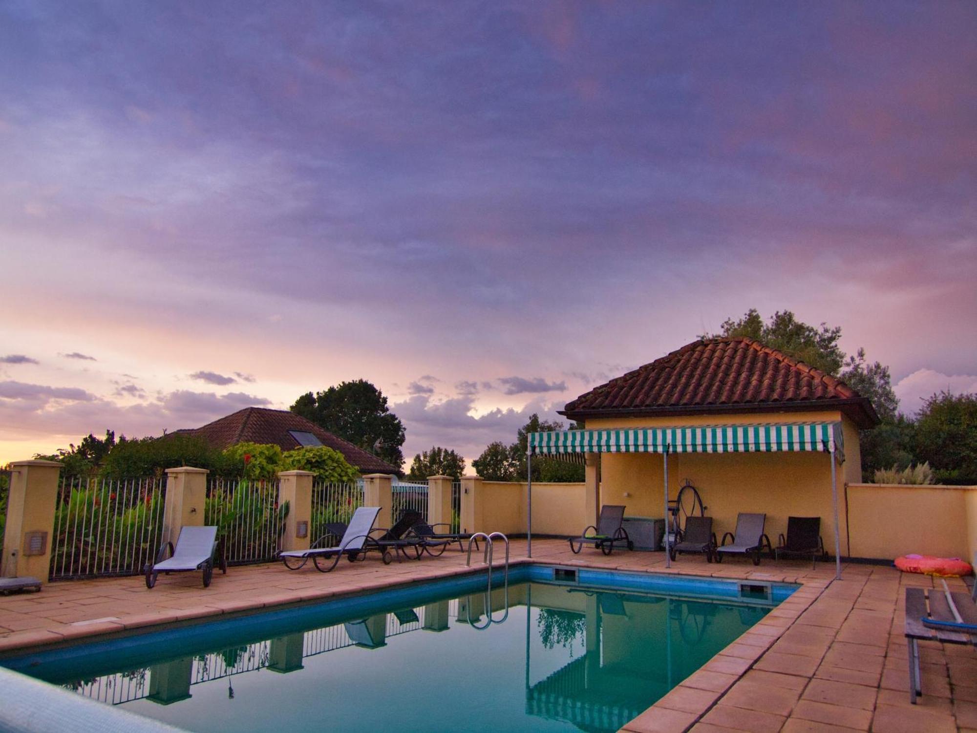 Modern Holiday Home In Aquitaine Saint-Nexans Zewnętrze zdjęcie